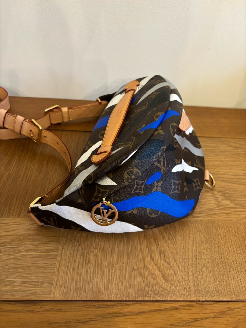 Louis Vuitton LOL League of Legends Monogram Bumbag Limited Edition Blue White - Picture 2 of 16